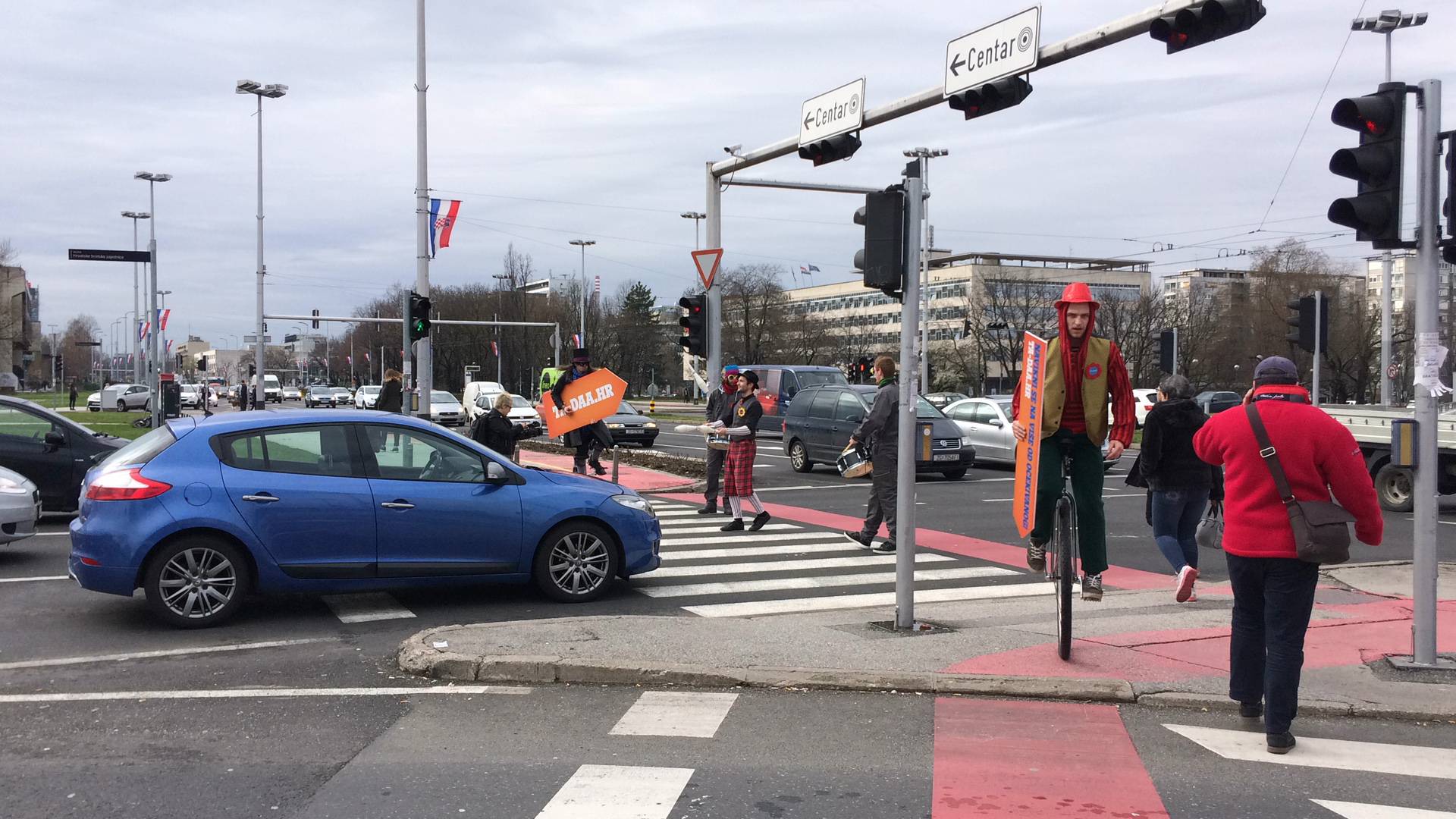 Crveno svjetlo nikada nije bilo zabavnije: Okupirali su 'zebre'