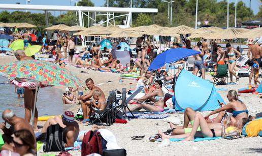 Brodarička plaža Rezalište puna je gostiju i to sa svih strana