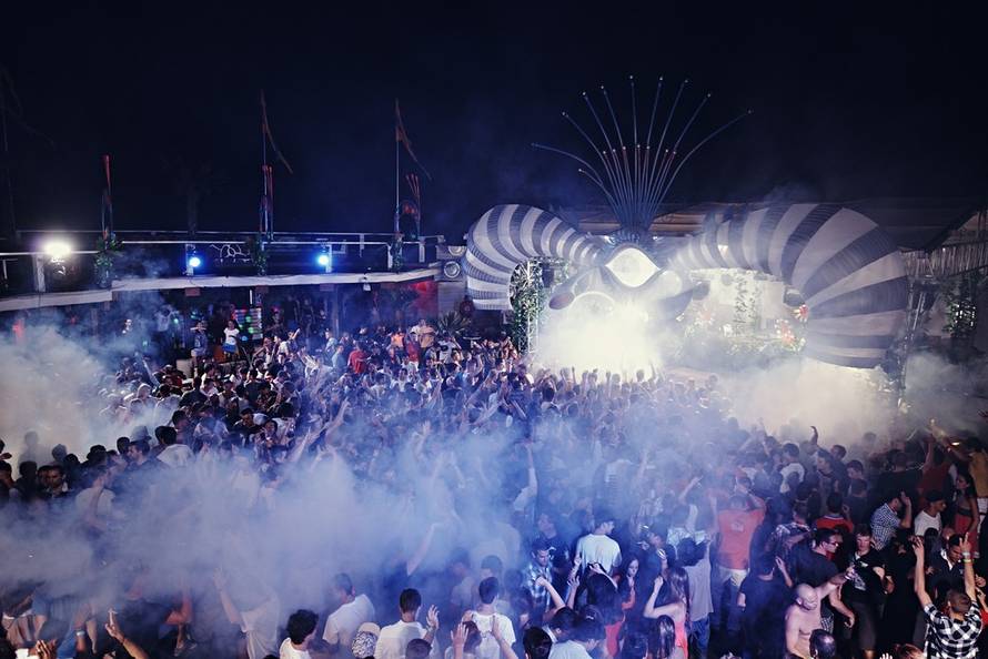 I. Nanut i Mia Kovačić partijaju u beach klubu NOA na Zrću