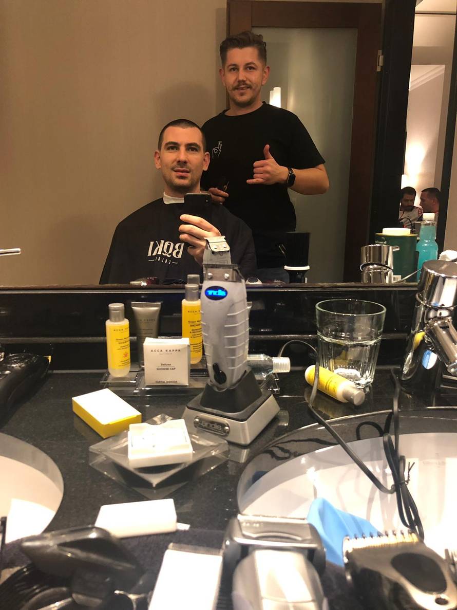 Vatreni brico ponovno je u akciji: Uredio frizure 'Kaubojima'