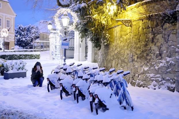 Zagreb: Bajsevi pod snijegom čekaju toplije vrijeme