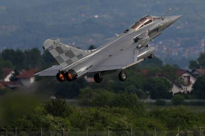 FOTO Rafaleima iznad Hrvatske piloti HRZ-a izrazili poštovanje prema svim sudionicima Bljeska