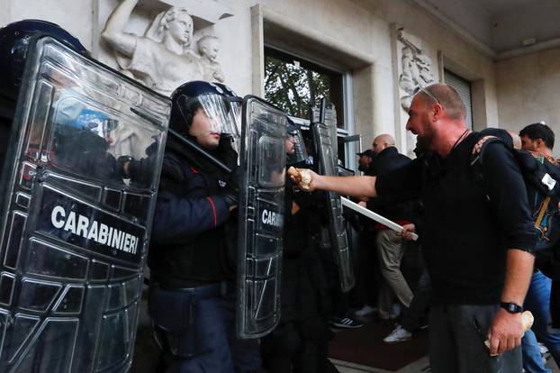 Protest against "Green Pass" in Rome