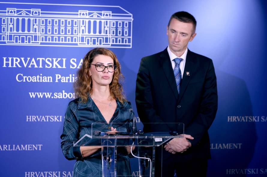 Zagreb: Ivan Penava predstavio je Vlatku Vukelic kao novu clanicu Domovinskog pokreta