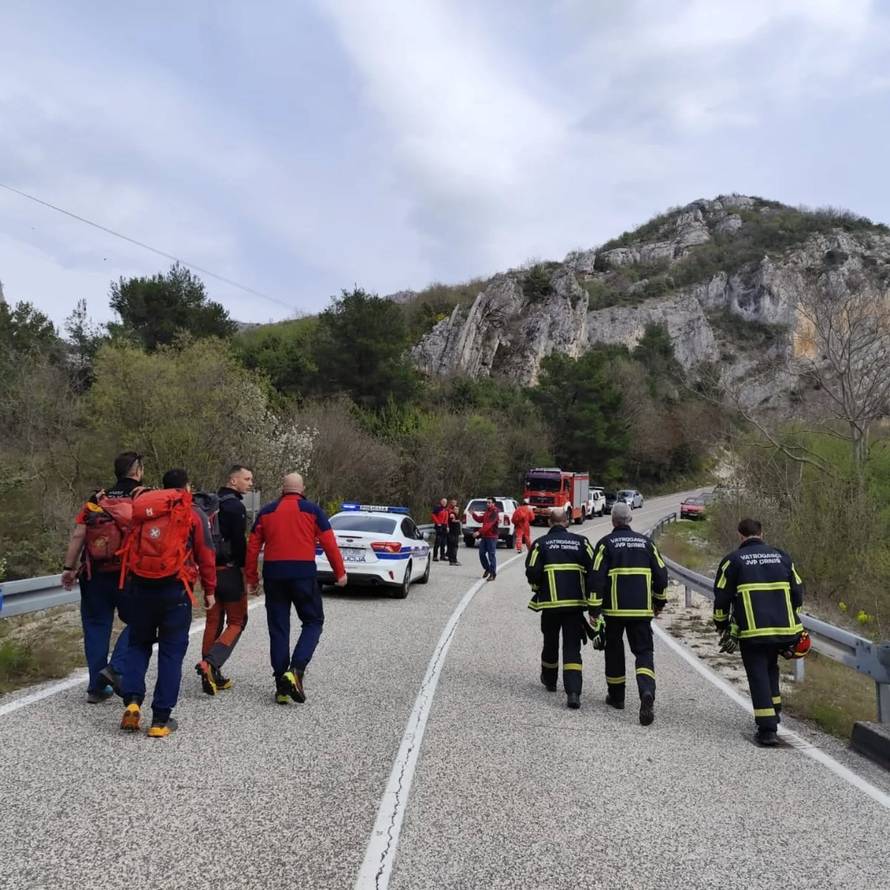 DRAMA U DRNIŠU Stranci se spuštali ziplineom pa se zabili  u stijenu. Pomagao im HGSS