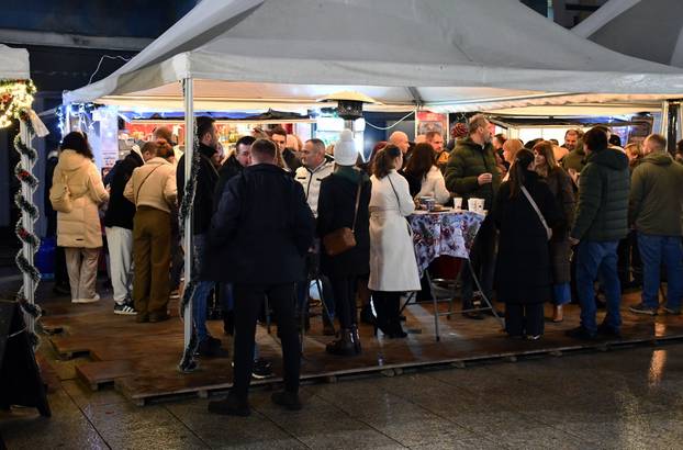 FOTO Advent u Slavonskom Brodu: Dvije lokacije, nove atrakcije i nezaboravni doživljaji