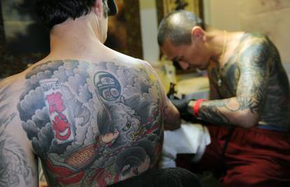 Pozvali sve koji su se tetovirali na Baliju da se testiraju na HIV