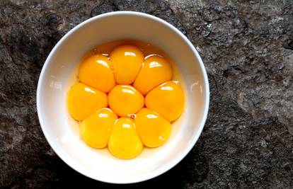 Znate li zašto neka jaja imaju žumanjke različitih nijansi?