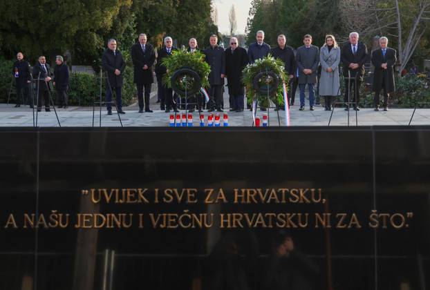 Zagreb: Izaslanstvo HDZ-a položilo cvijeće povodom 26. godišnjice smrti dr. Franje Tuđmana