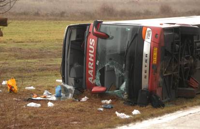 Bus sa 60 djece iz Danske sletio s ceste kraj Rovinja