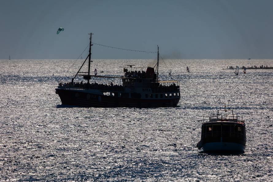 Bol: Pogled sa Dominikanskog Samostana prema Zlatnom Ratu