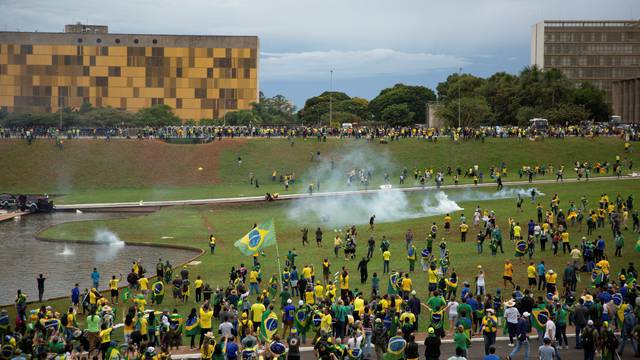 Bolsonaro backers ransack Brazil presidential palace, Congress and Supreme Court in Brasilia