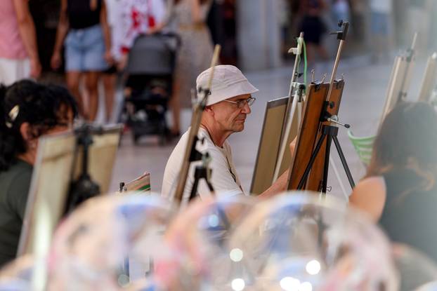 Zadar: Velik broj turista "okupirao" je središte grada