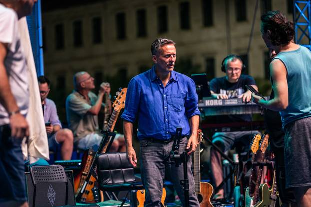 Proba na velikoj pozornici u Vela Luci