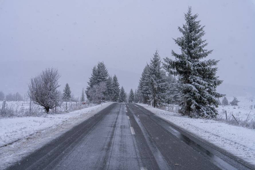 Babin Potok: Zimski uvjeti na državnoj cesti DC 52 Prozor - Vrelo Koreničko