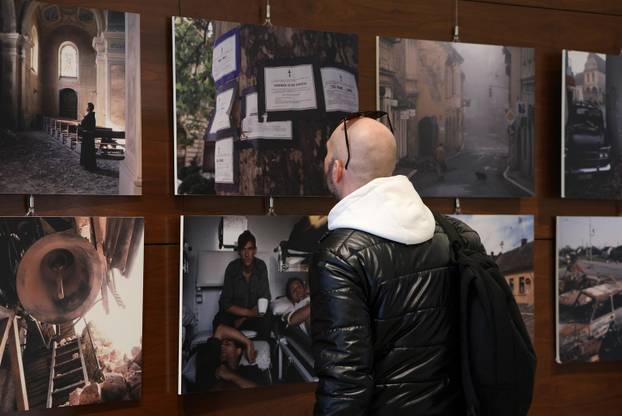 Vukovar: Otvorenje multimedijalne izložbe ratne fotografije "Vukovar 91"