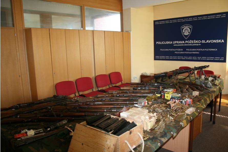 Rambo iz Brestovca: Kod dede (78) su pronašli arsenal oružja