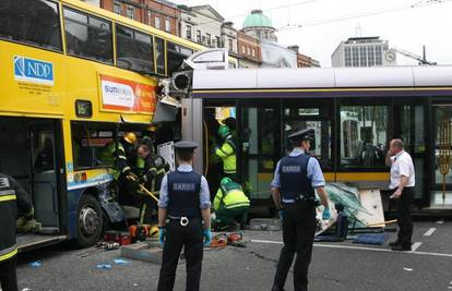 Dublin: Tramvajem uletio u bus, ozlijeđeno je 19 ljudi
