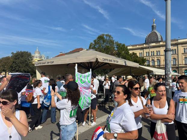 MOJA LIKA NEĆE PASTI Prvi prosvjednici stigli na Glavni kolodvor. Pogledajte fotke