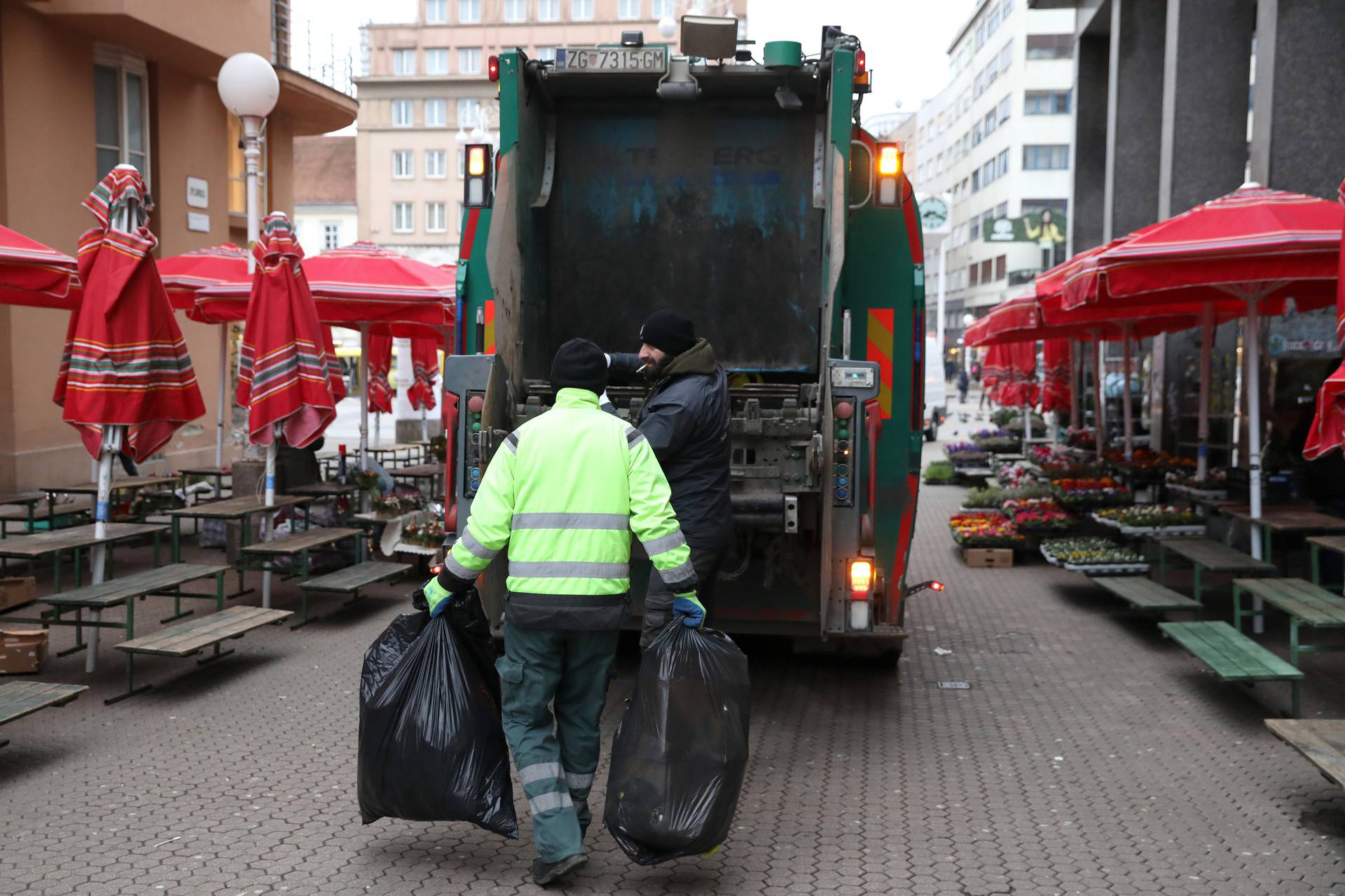 Zagreb: Interventni odvoz otpada na Splavnici