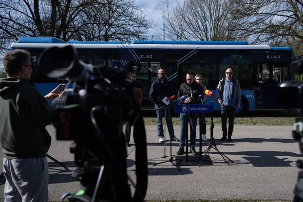 Zagreb: Tomislav Tomašević i suradnici predstavili prvi električni autobus namijenjen za javni prijevoz
