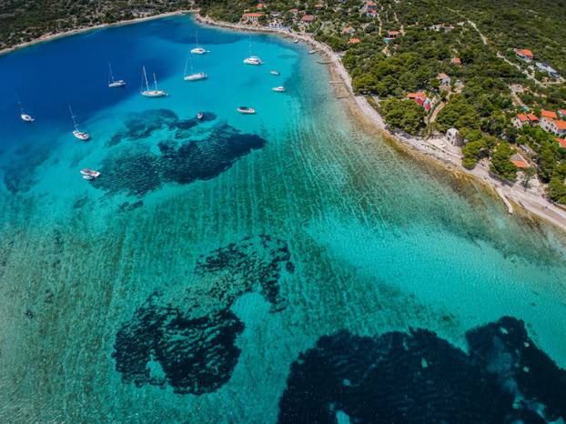 Fotografije iz zraka uvale Krknjaši na Drveniku Velom