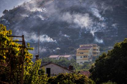 FOTO Spaljena zemlja: Potresni prizori opožarene Žrnovnice