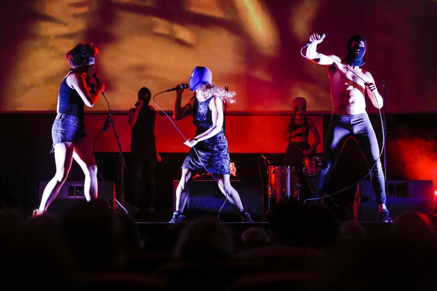 Pussy Riot prvi put u Zagrebu: 'Djevice Marijo, svrgni Putina'