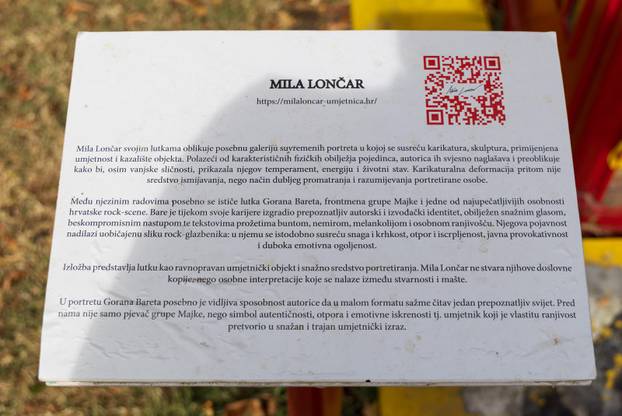 Vinkovci: U parku Mila Lončar izložila lutku Gorana Bareta pred kojim građani odaju počast