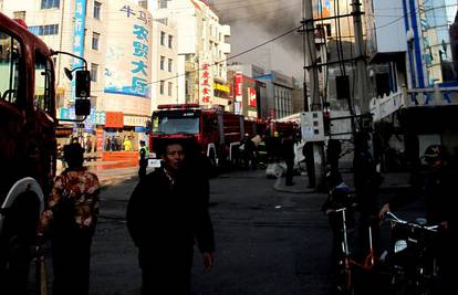 Kina: 19 mrtvih, 27 ozlijeđenih u požaru u trgovačkom centru