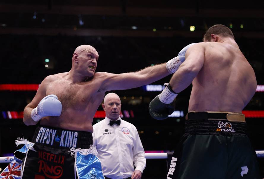 Tyson Fury v Arslanbek Makhmudov