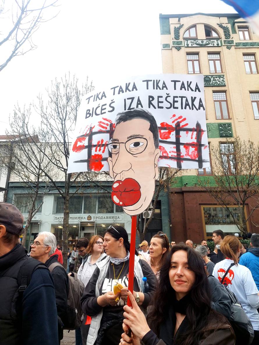 Prosvjed završio izgredima. Oglasio se Vučić: Bilo je 107.000 ljudi i nije korišten zvučni top!