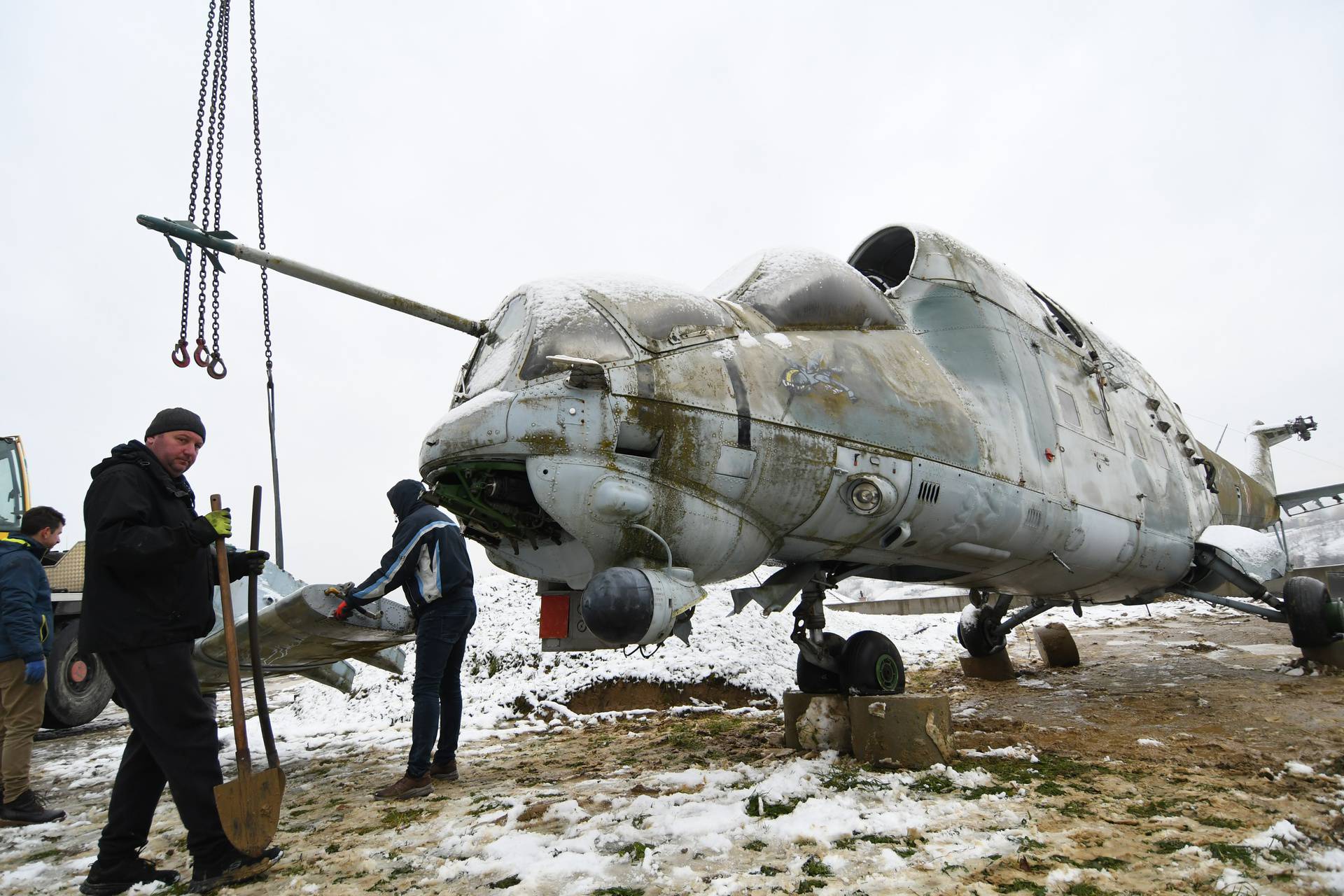 Bjelovar: Zrakoplov MiG 21 BIS i helikopter Mil Mi-24 dopremljeni u Kapelu gdje će biti turistička atrakcija