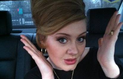 Posljedica operacije: Adele je smršavjela pa izgubila obline