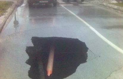 Ogulin: Urušila se cesta, rupa duboka četiri metra
