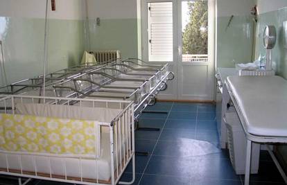 "Rodilišta hitno trebaju uvesti obavezne ankete za rodilje"