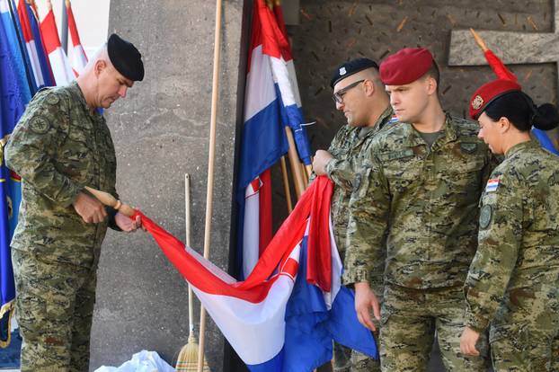 Knin: Ure?enje Trga Oluje za sutrašnju proslavu