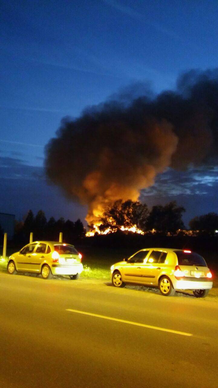 144 vatrogasca borilo se s požarom: 'Gori planina smeća'