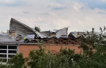 Jak vjetar 'otkinuo' krov zgrade u Zagrebu: Lim je letio posvuda