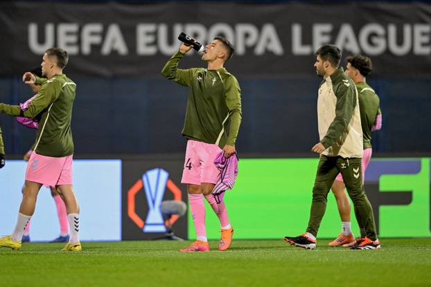 Zagreb: Zagrijavanje igrača uoči početka utakmice GNK Dinamo - Celta Vigo