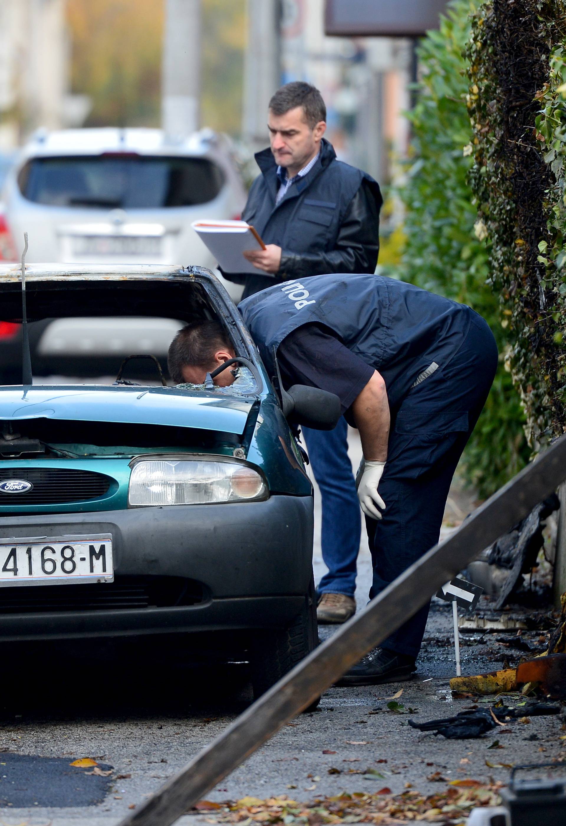 Građane probudila eksplozija: Izgorio automobil na Trešnjevci
