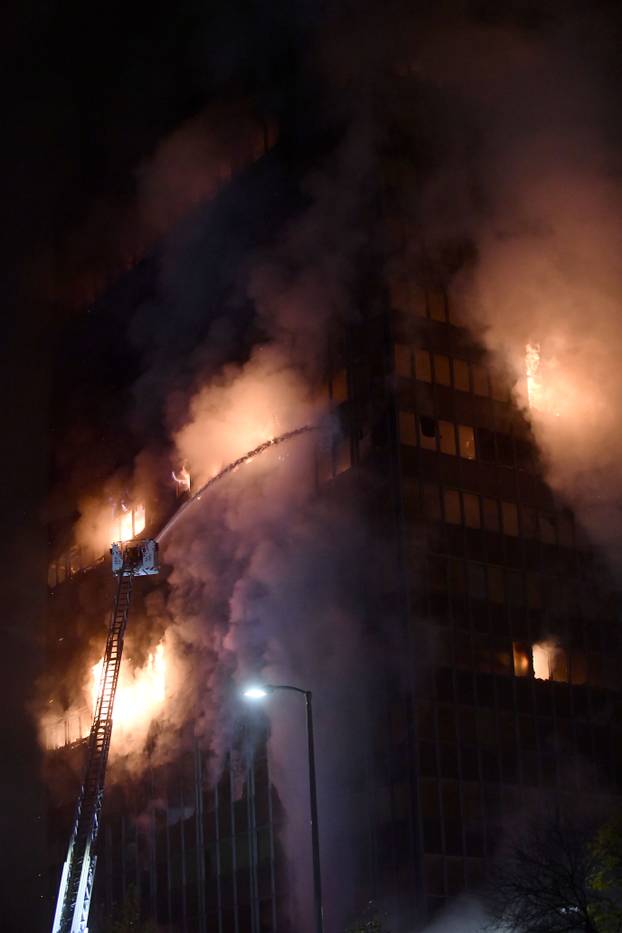 Zagreb: Pozar u Vjesnikovom neboderu
