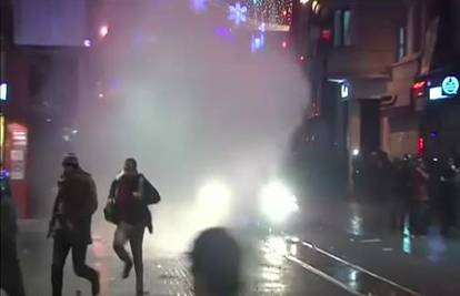 Policija u Istanbulu rastjerala prosvjednike vodenim topom