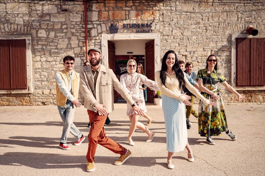 Što se novo događa u kvartu? Na scenu se vraća omiljeni serijal „Susjedi“!