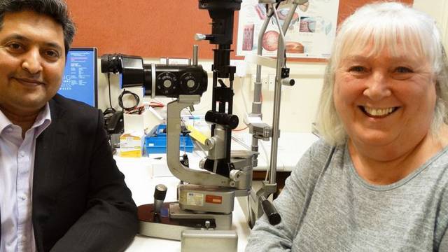 Nakon liječenja glaukoma, ženi su tetovirali oči i poboljšali vid
