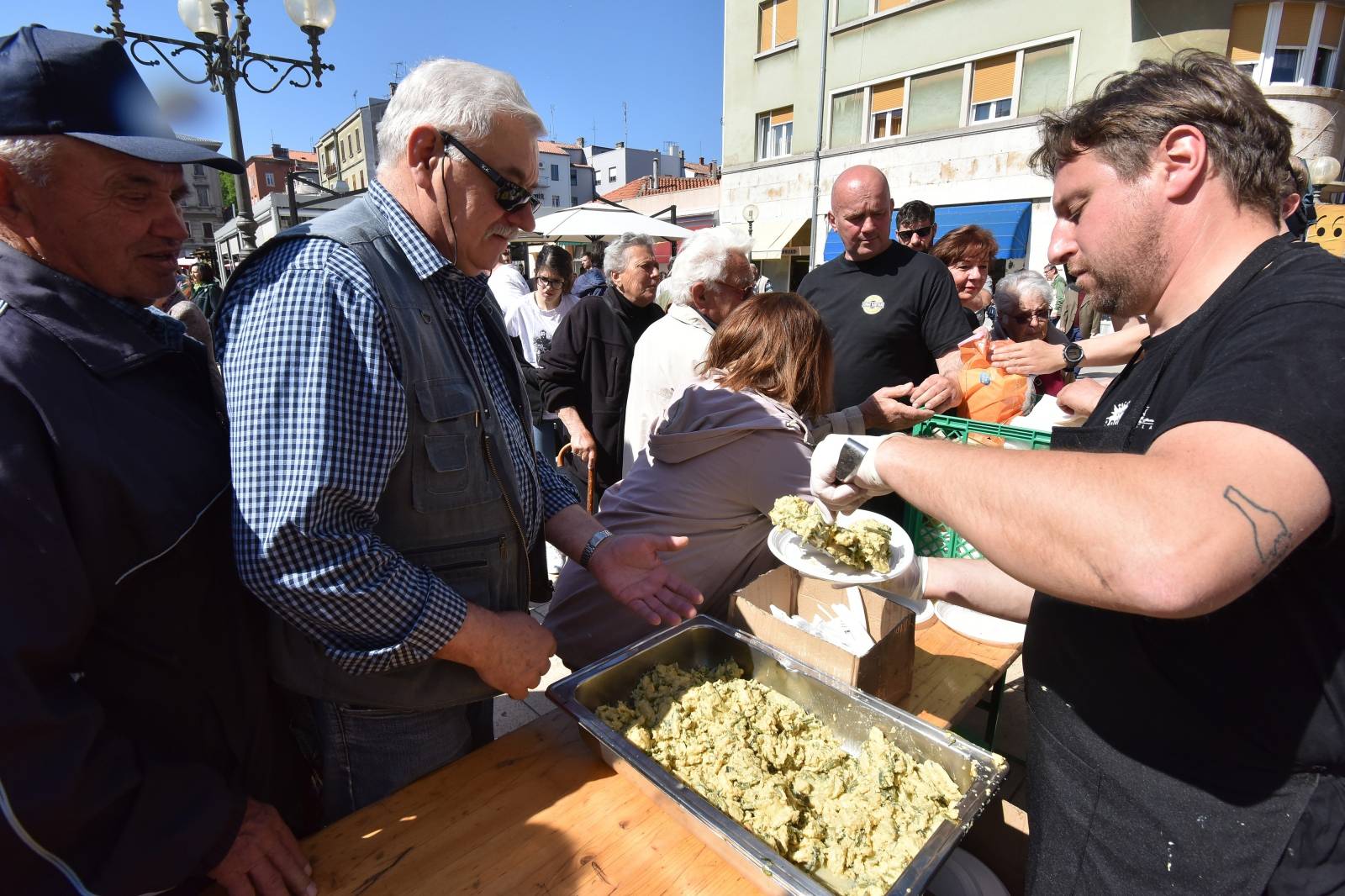 Pula: GraÄanima podijeljena uskrÅ¡nja fritaja s 1500 jaja