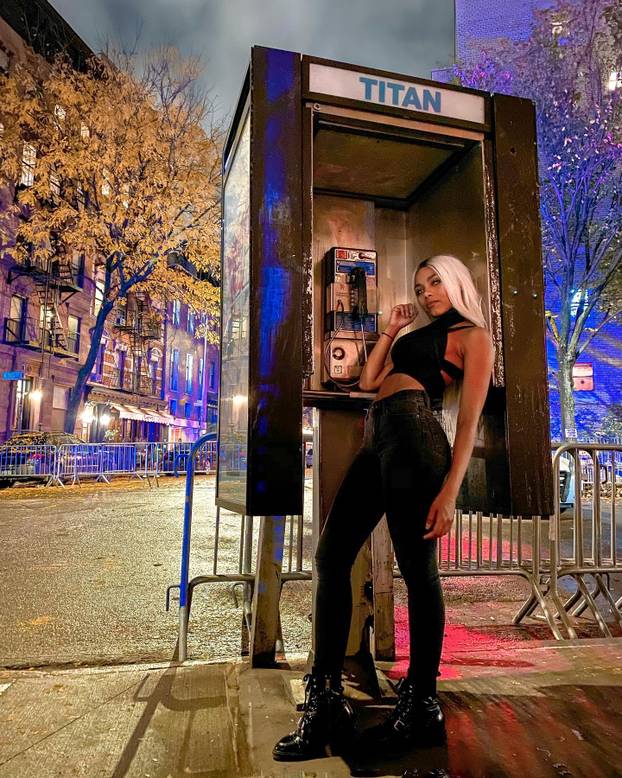 FOTO Ova egzotična Kolumbijka je zapalila internet: Fotke joj izgledaju kao razglednice iz raja