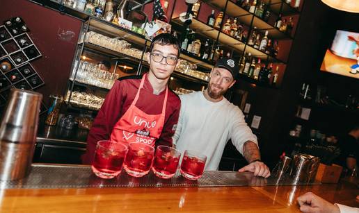 Mladi kuhar Norman majstorski napravio koktel za Valentinovo