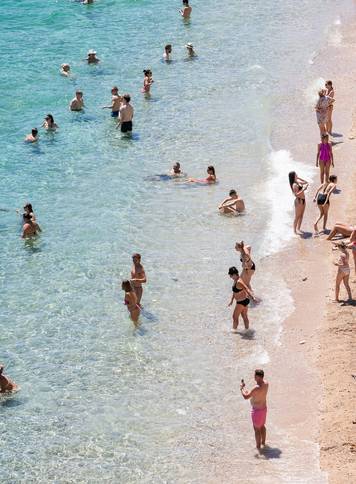 Dubrovnik: Gradske pla&zcaron;e ve&cacute; su pune kupa&ccaron;a