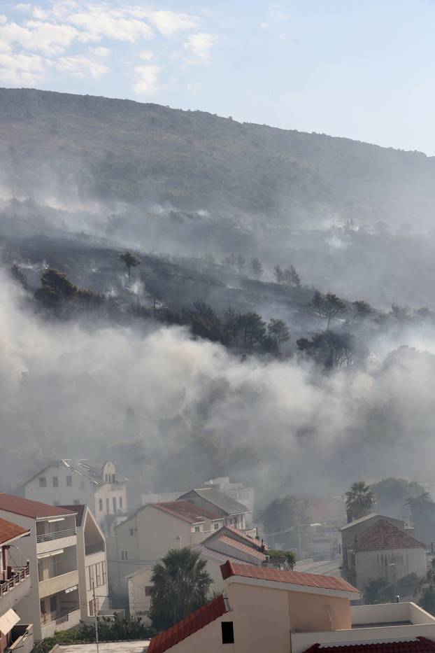 Veliki požar iznad Krila Jesenice